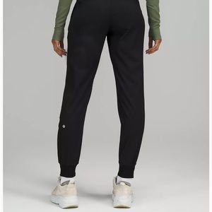 Lululemon jogger size 4